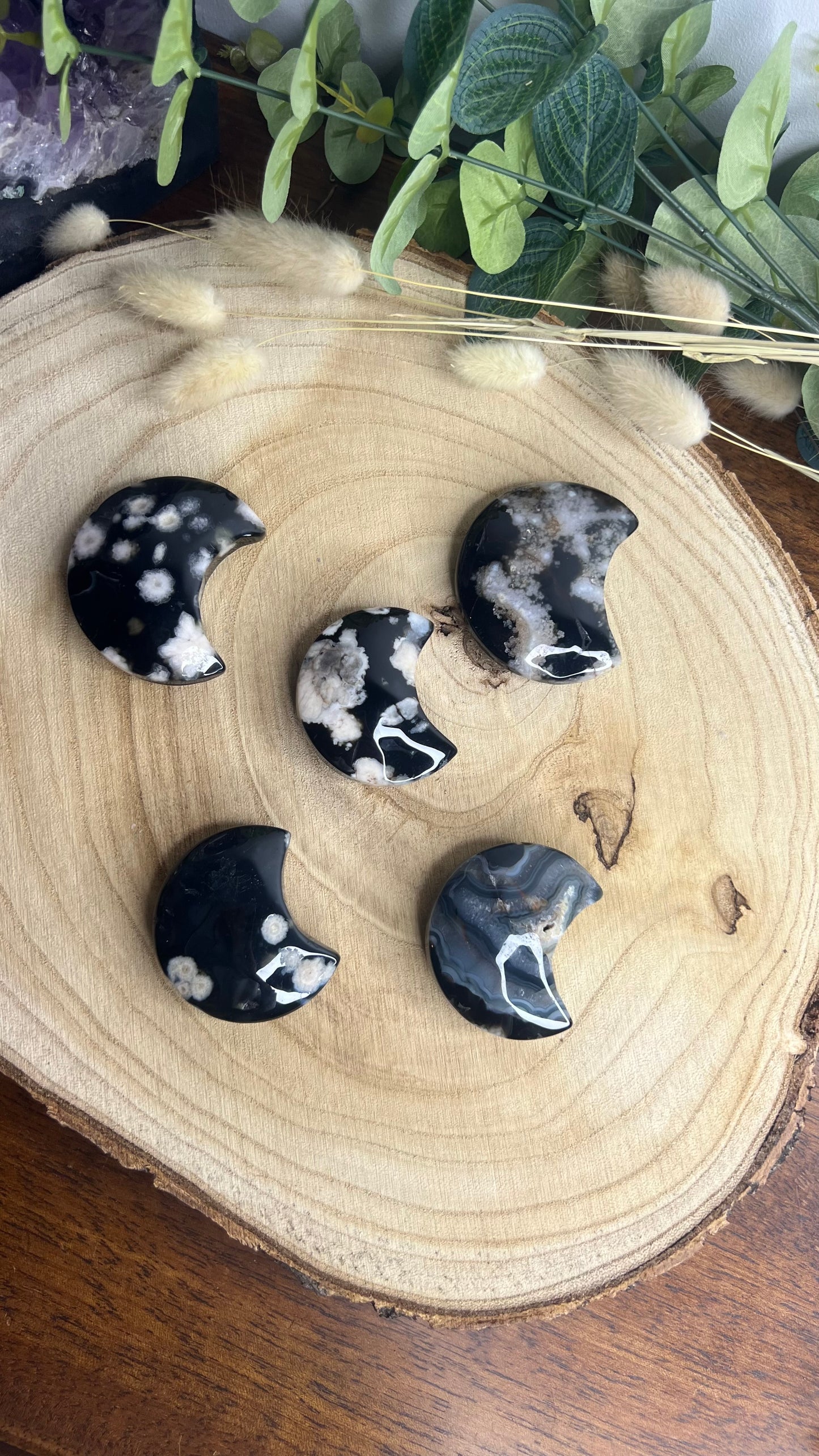 Lune en cristal d’agate noire