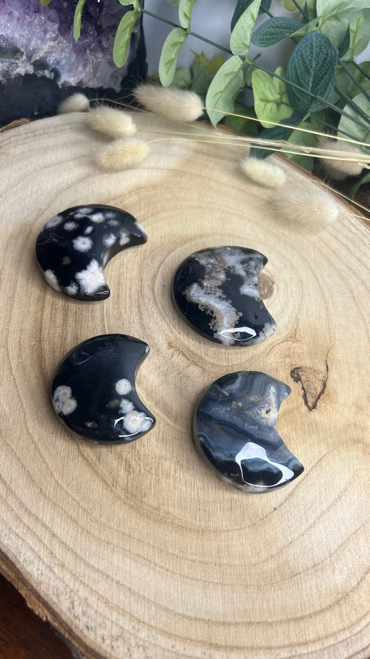 Lune en cristal d’agate noire