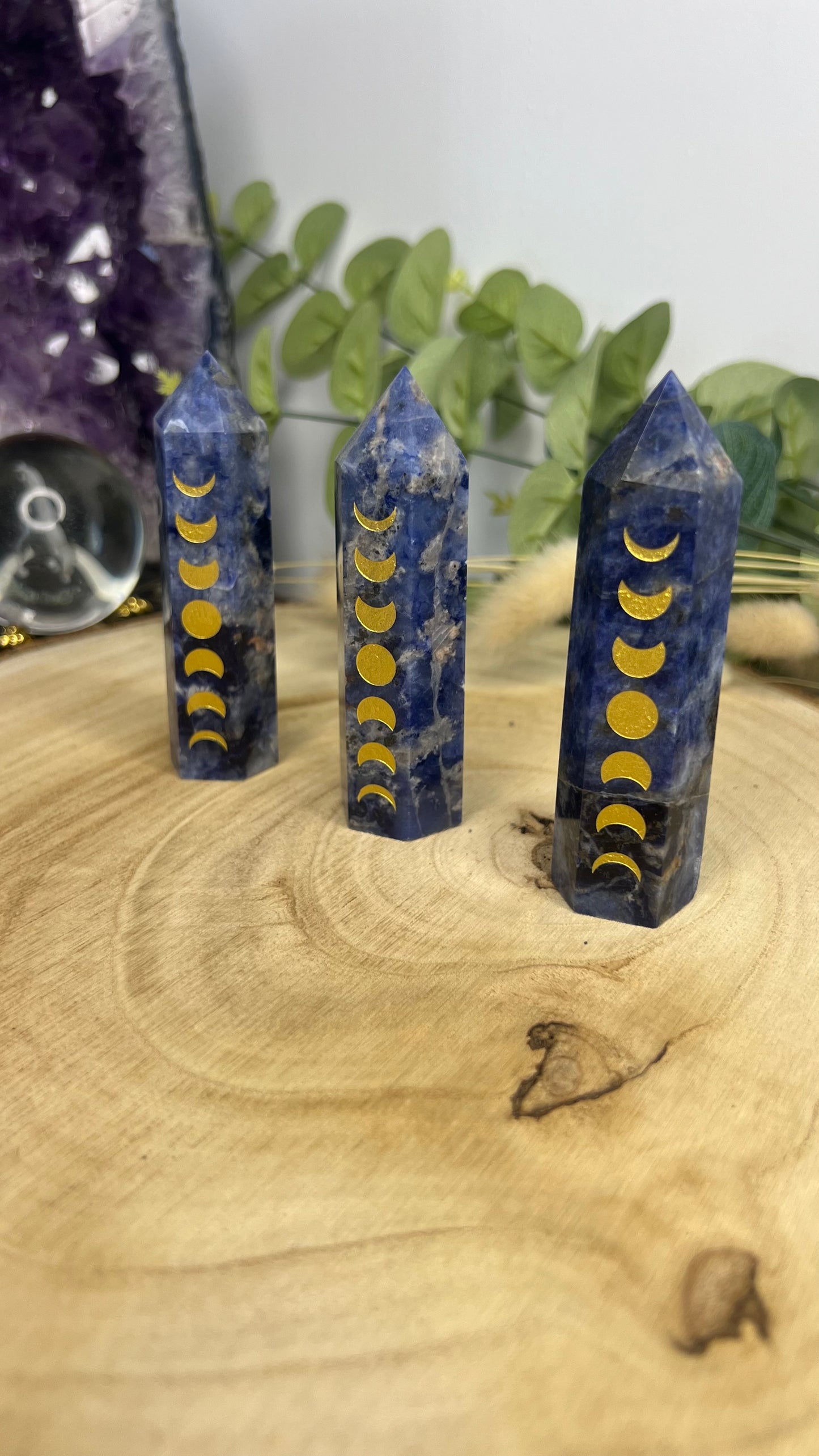 Obélisque sodalite gravée de phase lunaire